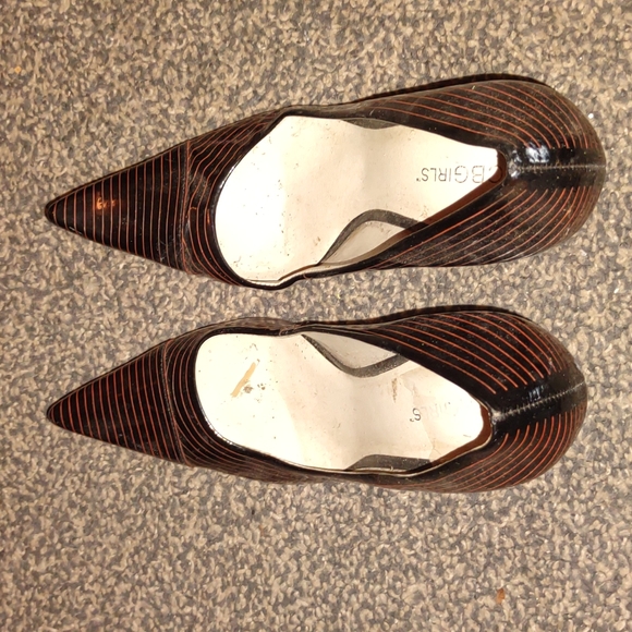 👠BCBGirls Pinstripe Pointed Toe Heel👠 - Picture 4 of 7